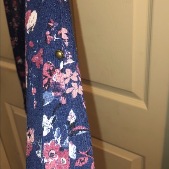 XL …Eyeshadow … very soft (94% viscose, 6% spandex) long sleeve popover v neck - Picture 6 of 6